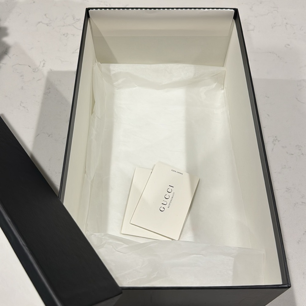 Authentic box - Picture 2 of 5